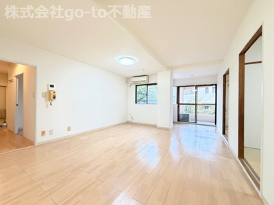 【居間・リビング】 | シャルムロアイヤル朝霧C3棟 | LDK16帖