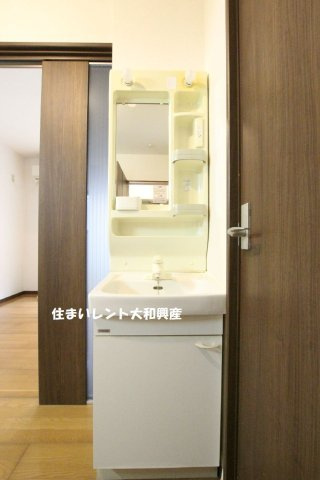 トラッドハウス12番館の独立洗面台