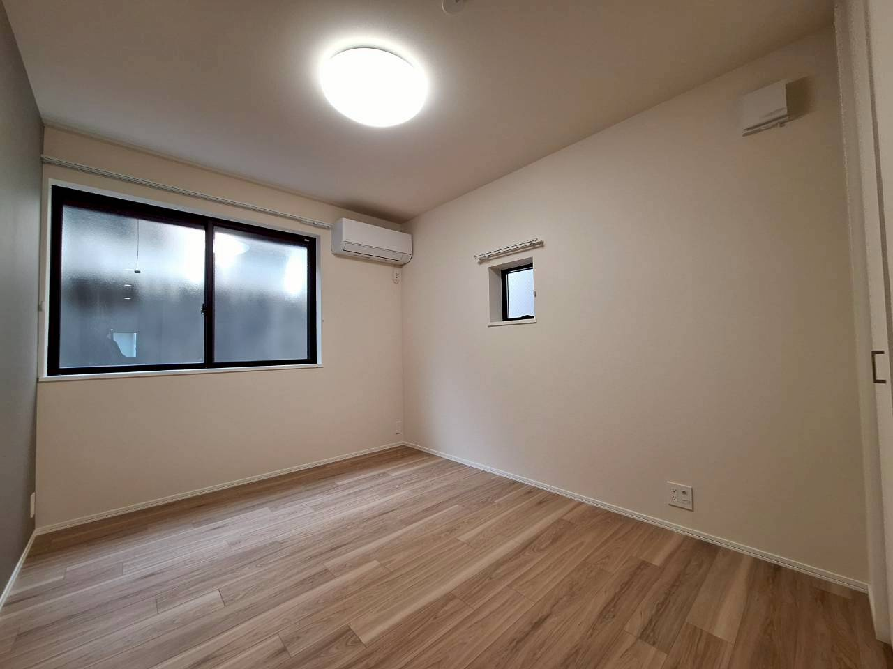 本駒込邸の居間・リビング