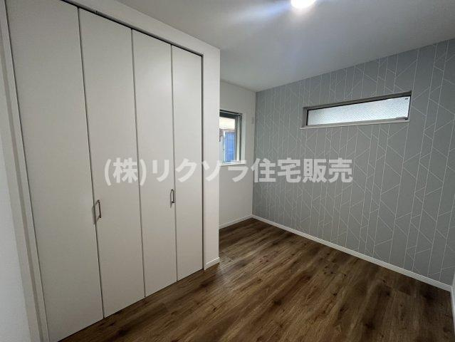 池田北町　新築一戸建ての洋室|洋室4.5帖　クローゼット付き
■物件内覧・資金計画相談・住宅ローン相談、リフォーム相談、お問合せ受付中■
※当日・翌日のご内覧、ご相談はお電話でのお問合せがスムーズです！