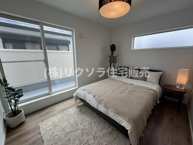 池田北町　新築一戸建ての寝室|洋室6.2帖　ウォークインクローゼット付き
■物件内覧・資金計画相談・住宅ローン相談、リフォーム相談、お問合せ受付中■
※当日・翌日のご内覧、ご相談はお電話でのお問合せがスムーズです！