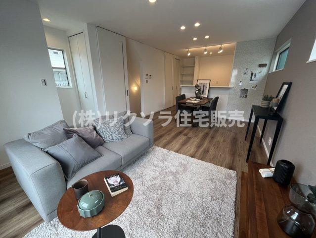 池田北町　新築一戸建ての居間・リビング|LDK17.6帖
■物件内覧・資金計画相談・住宅ローン相談、リフォーム相談、お問合せ受付中■
※当日・翌日のご内覧、ご相談はお電話でのお問合せがスムーズです！