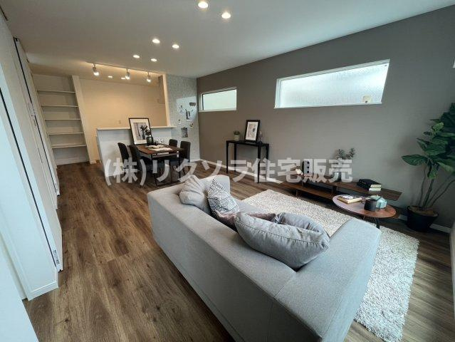 池田北町　新築一戸建ての居間・リビング|LDK17.6帖
■物件内覧・資金計画相談・住宅ローン相談、リフォーム相談、お問合せ受付中■
※当日・翌日のご内覧、ご相談はお電話でのお問合せがスムーズです！