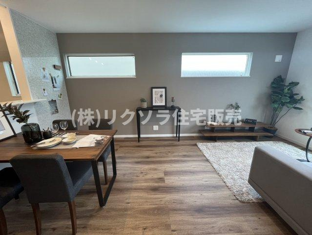 池田北町　新築一戸建ての居間・リビング|LDK17.6帖
■物件内覧・資金計画相談・住宅ローン相談、リフォーム相談、お問合せ受付中■
※当日・翌日のご内覧、ご相談はお電話でのお問合せがスムーズです！