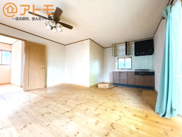 【居間・リビング】 | 駿河区西島　中古戸建