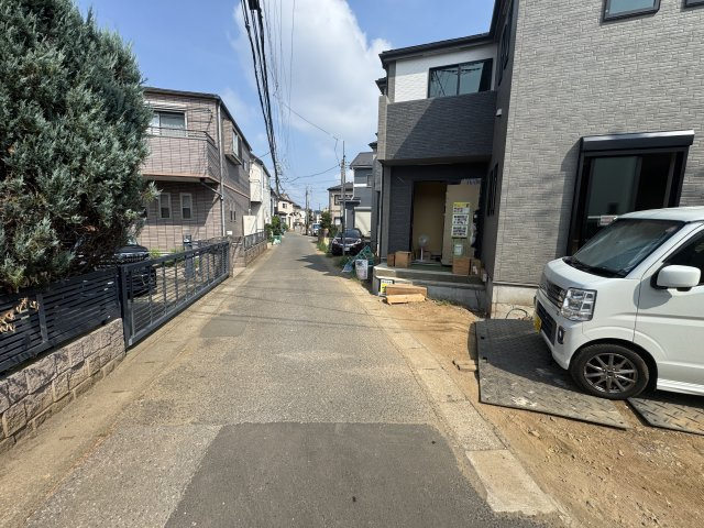 松戸市東平賀新築戸建【殿平賀小学校：9分】の前面道路含む現地写真|西側前面道路