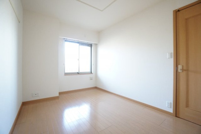 【洋室】 | エクセレントヒル Ⅱ | ※同物件・同タイプの写真です。採光はございません。※同物件・同タイプの写真です。