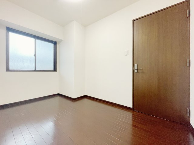 中古マンション・最上階　昭和マンション飯坂　14階の洋室|直射日光を避けられるため年間を通して室温が安定しやすい♪書斎や子どもの勉強部屋など多目的に活用！