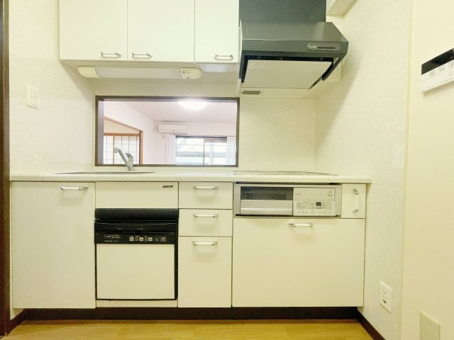中古マンション・最上階　昭和マンション飯坂　14階のキッチン|嬉しいビルドイン食洗器付き♪子育て世帯や共働き世帯の強い味方！節水効果もあります！
