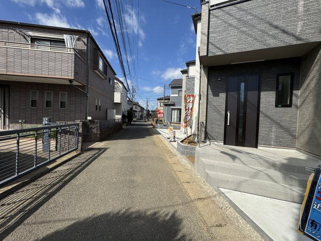 松戸市東平賀新築戸建【殿平賀小学校：9分】の前面道路含む現地写真|西側前面道路
