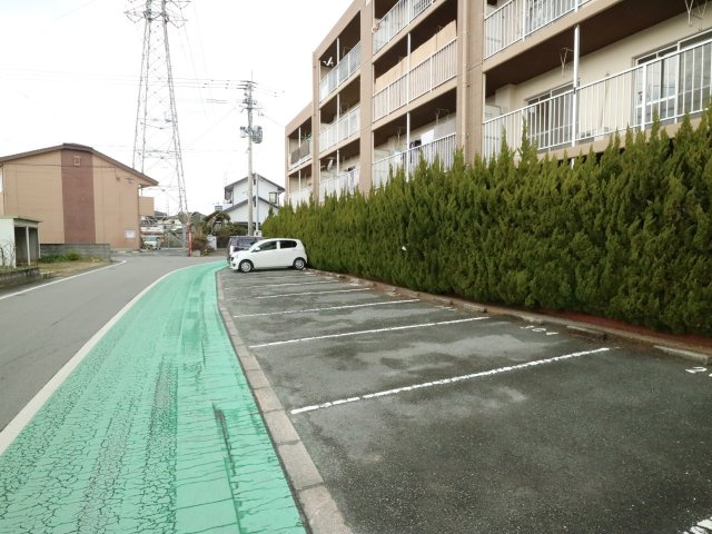 ニューライフ88の駐車場