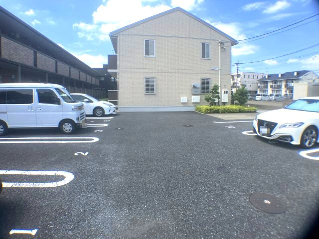 レ.セーナの駐車場