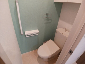 【トイレ】 | ソリオＢ | 落ち着いた色調のトイレです