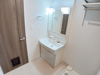 【洗面所】 | ソリオＢ | 明るい洗面所です