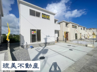 【外観】 | 八重瀬町具志頭（全11棟）ラスト4号棟 | 4号棟　並列駐車3台可♪