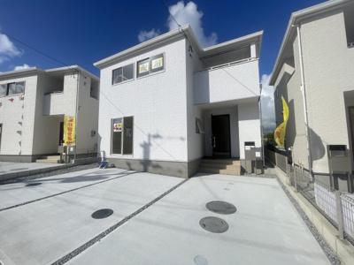 【外観】 | 八重瀬町具志頭（全11棟）ラスト4号棟 | 4号棟　並列駐車3台可♪