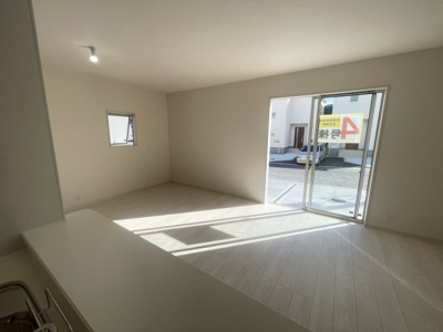 【居間・リビング】 | 八重瀬町具志頭（全11棟）4号棟 | 4号棟　LDK17帖♪リビング階段♪