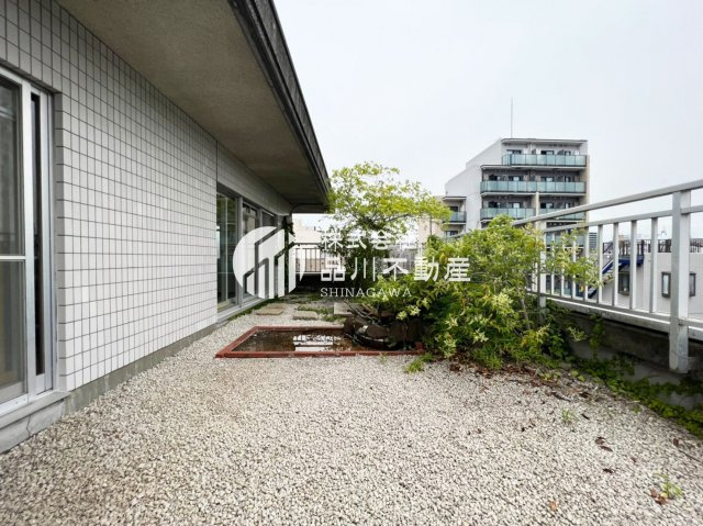 【庭】 | 広々としたルーフバルコニーです