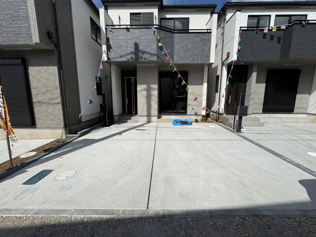 松戸市東平賀新築戸建【殿平賀小学校：9分】の駐車場|C号棟駐車スペース・並列2台駐車可