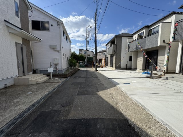 松戸市東平賀新築戸建【殿平賀小学校：9分】の前面道路含む現地写真|南側前面道路