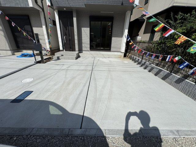 松戸市東平賀新築戸建【殿平賀小学校：9分】の駐車場|D号棟駐車スペース・並列2台駐車可