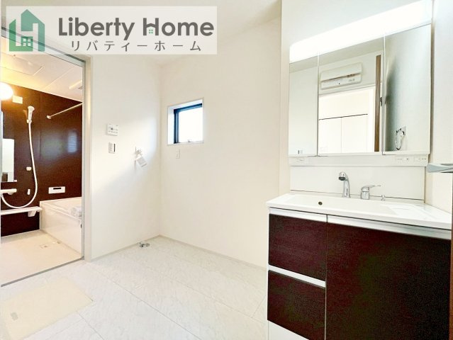 第3小美玉市羽鳥　新築戸建の独立洗面台