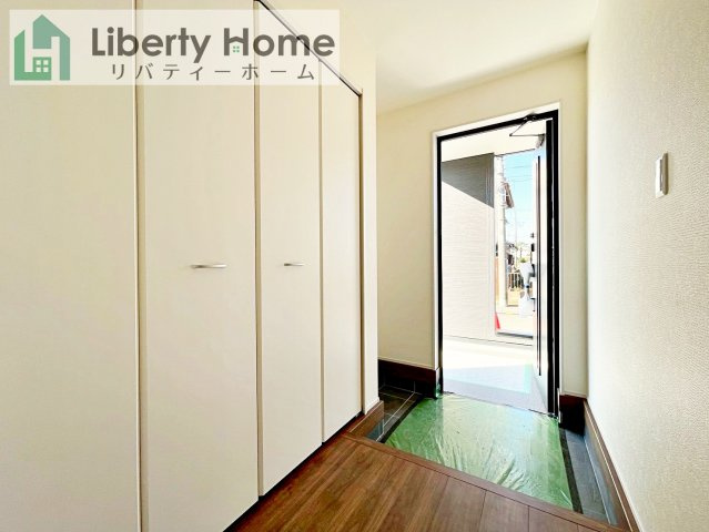 第3小美玉市羽鳥　新築戸建の玄関