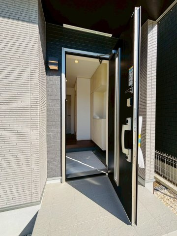 ハートフルタウン／大津町杉水／B号棟のエントランス