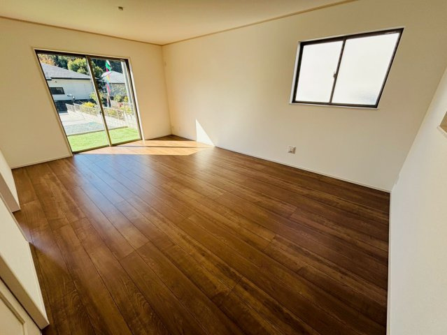 ハートフルタウン／大津町杉水／B号棟の居間・リビング