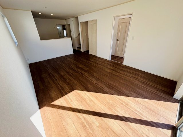 ハートフルタウン／大津町杉水／B号棟の居間・リビング