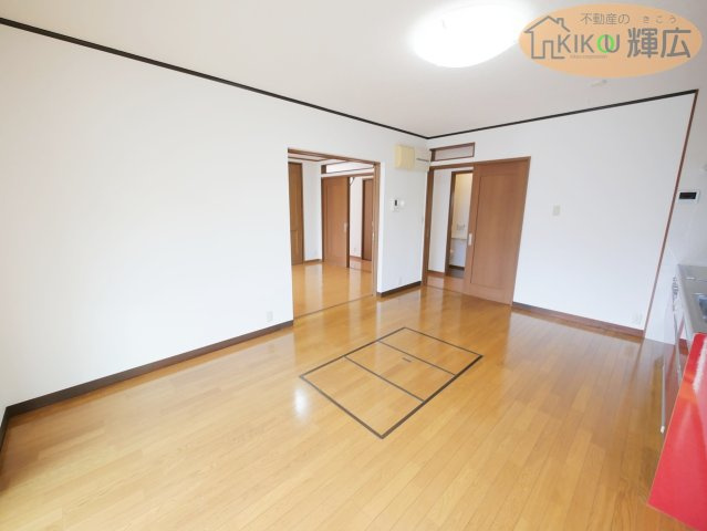 【居間・リビング】 | 高砂市阿弥陀町阿弥陀　中古戸建