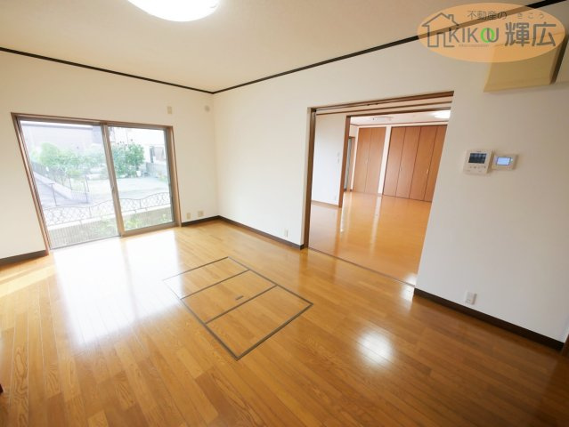 【居間・リビング】 | 高砂市阿弥陀町阿弥陀　中古戸建