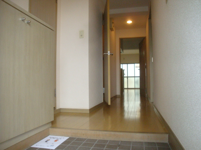 甚樹園マンション壱番館の玄関