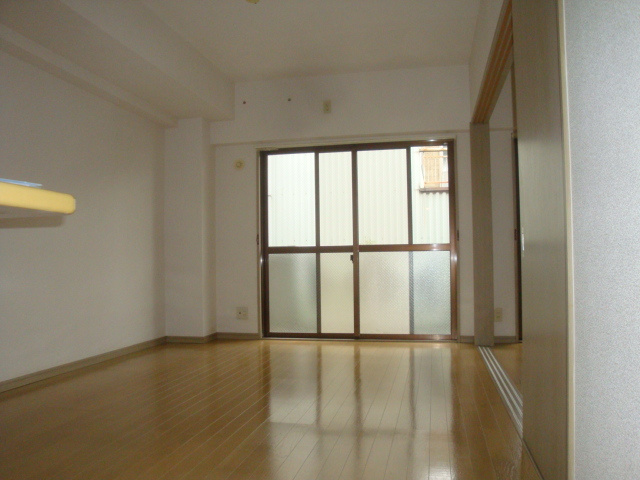 甚樹園マンション壱番館の居間・リビング