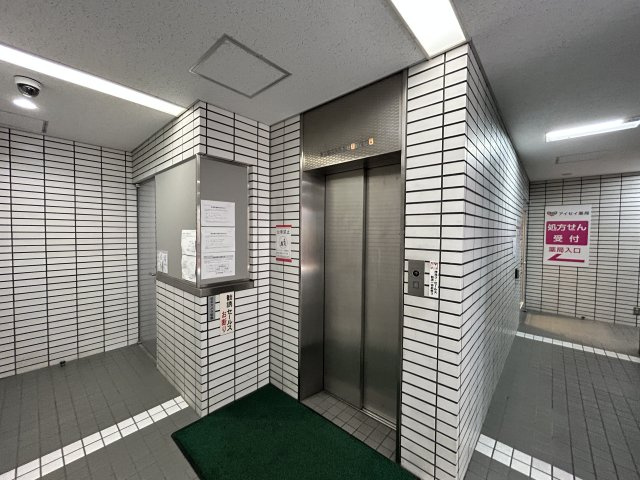 笹塚総榮ビルのエントランス