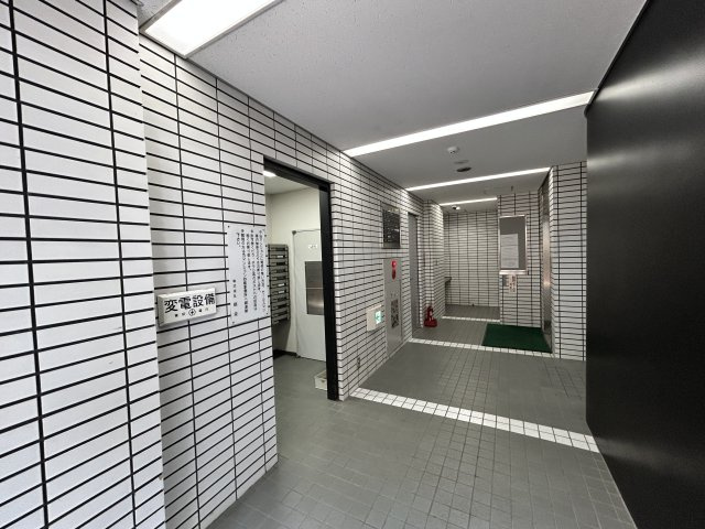 笹塚総榮ビルのエントランス