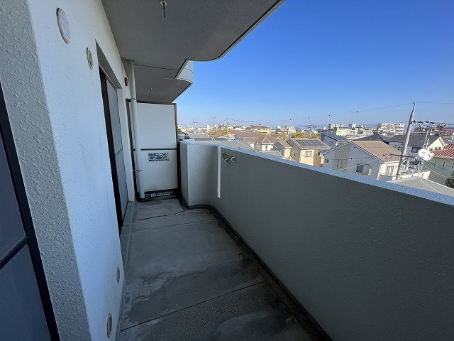 大和高田市礒野新町の賃貸マンションのバルコニー