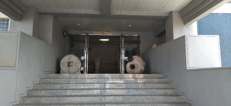 大和高田市礒野新町の賃貸マンションのエントランス