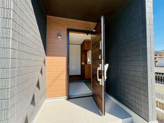 ハートフルタウン／大津町杉水／C号棟の玄関