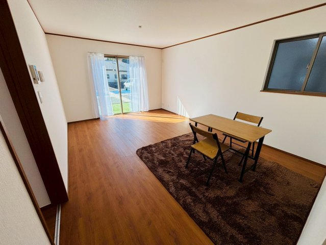 ハートフルタウン／大津町杉水／C号棟の居間・リビング