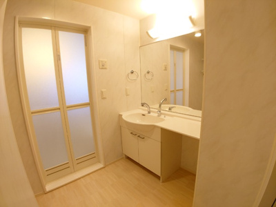 【その他】 | ソレイユ | 便利なシャワー付き洗面台完備。