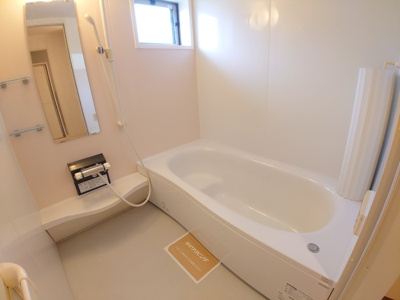 【浴室】 | ソレイユ | 追炊き機能完備。
便利な一坪バスです。