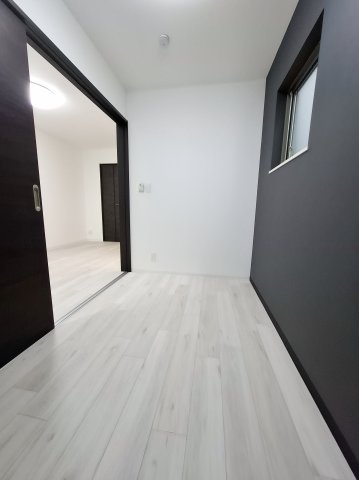 ザカラー東本町A棟の洋室