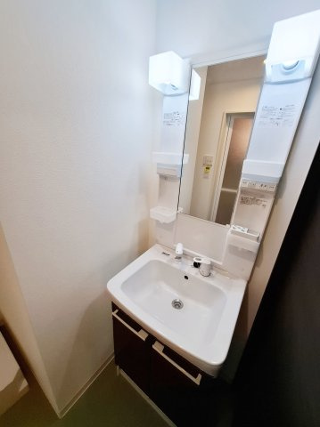 ザカラー東本町A棟の洗面所