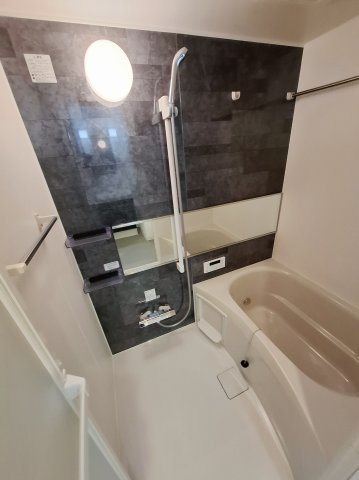 ザカラー東本町A棟の浴室