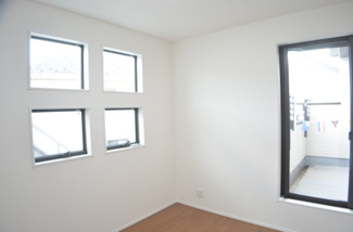 【洋室】 | GranFelidiaさいたま市桜区白鍬2期 | 【1号棟】一人ひとり違う「快適な条件」を実現するため内装はシンプルに統一されています。飾り過ぎず拘り過ぎないデザインですので、あとは住む方の感性で自分だけのマイホームを創り上げてください。