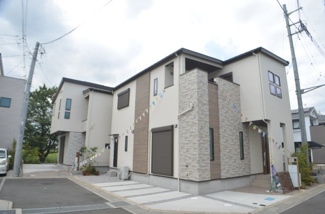 【外観】 | GranFelidiaさいたま市桜区白鍬2期 | GRAN-FELIDIA白鍬　全5棟／ラスト２棟！
春は桜並木も美しい住環境で新生活をはじめませんか。