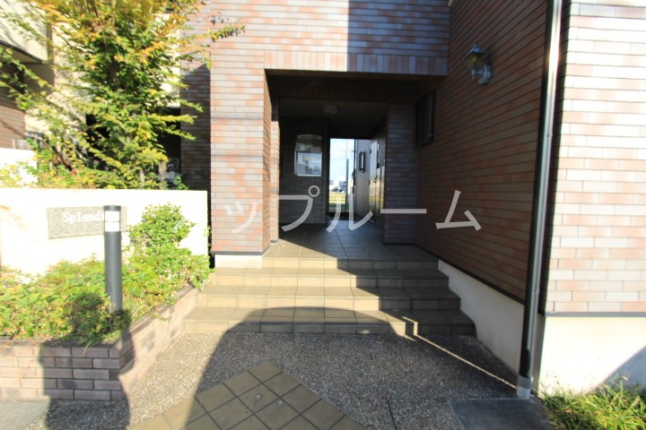 スプレンディード Eのエントランス
