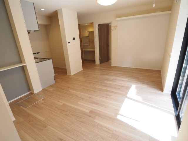 【居間・リビング】 | オカバ世田谷深沢ヘーベルメゾン | 開口がワイドで明るい設計のリビングでぽかぽか過ごせます♪