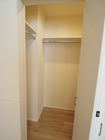 【収納】 | オカバ世田谷深沢ヘーベルメゾン | 衣類だけでなくいろんな物をしまえるウォークインクローゼット